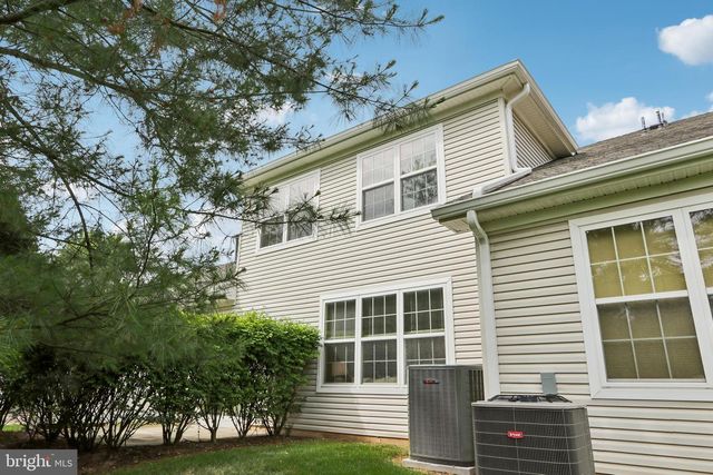 10 DICKENS DR, Lawrenceville, NJ 08648