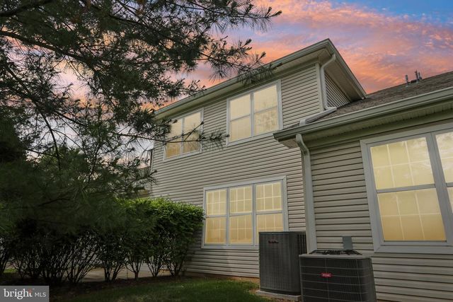 10 DICKENS DR, Lawrenceville, NJ 08648