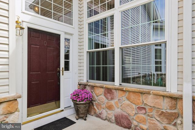 10 DICKENS DR, Lawrenceville, NJ 08648
