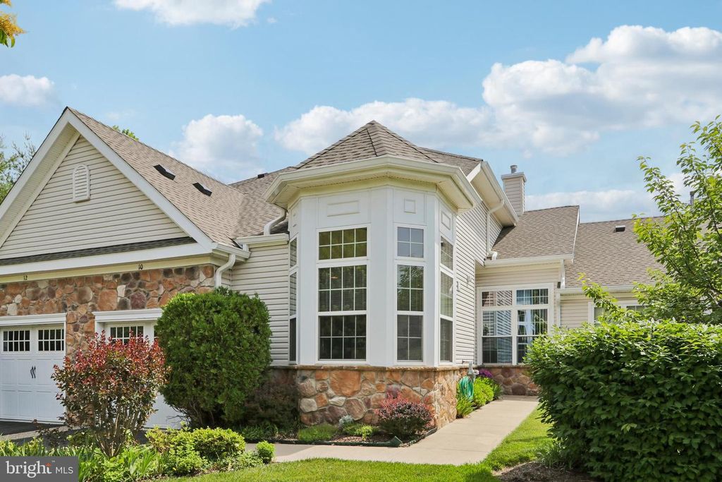 10 DICKENS DR, Lawrenceville, NJ 08648