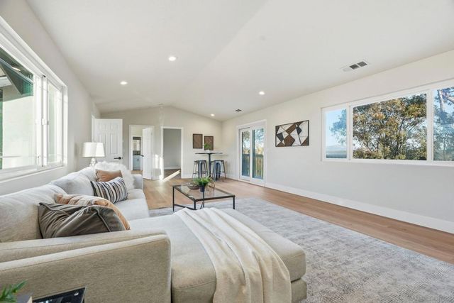 10747 Birch Bluff Ave, San Diego, CA 92131