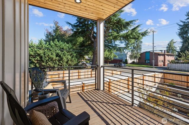 3312 W Dravus Street, Seattle, WA 98199
