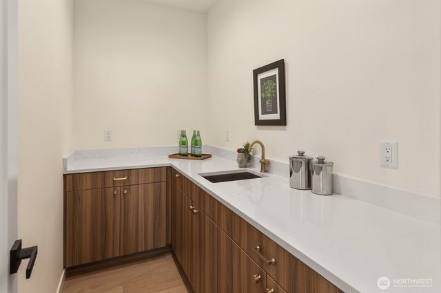 3312 W Dravus Street, Seattle, WA 98199