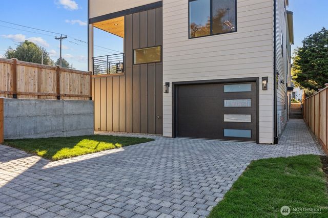 3312 W Dravus Street, Seattle, WA 98199