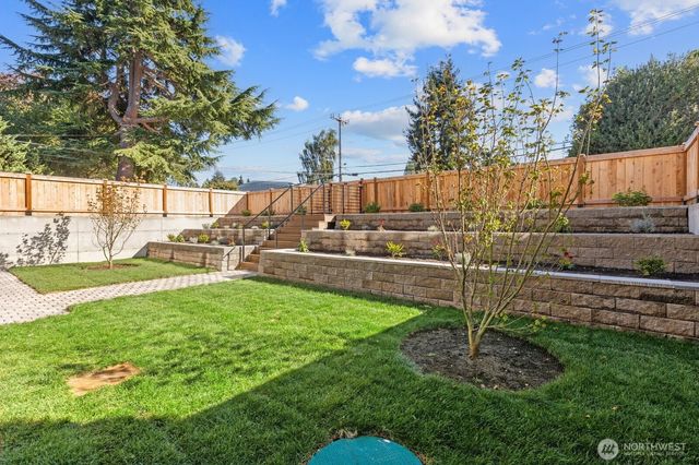 3312 W Dravus Street, Seattle, WA 98199
