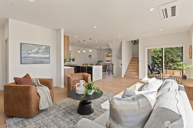 3312 W Dravus Street, Seattle, WA 98199