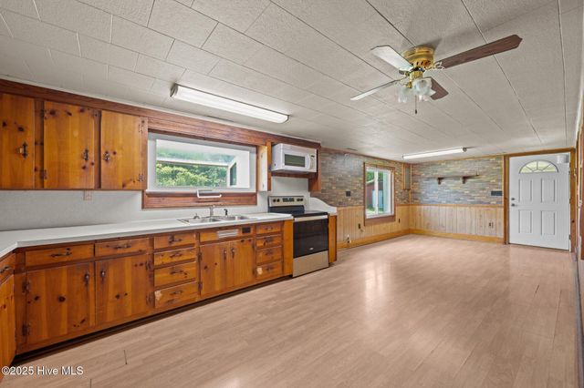 390 Richardson Road, Dover, NC 28526
