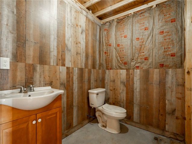 12321 Kenneth Price Road, Elm Springs, AR 72762