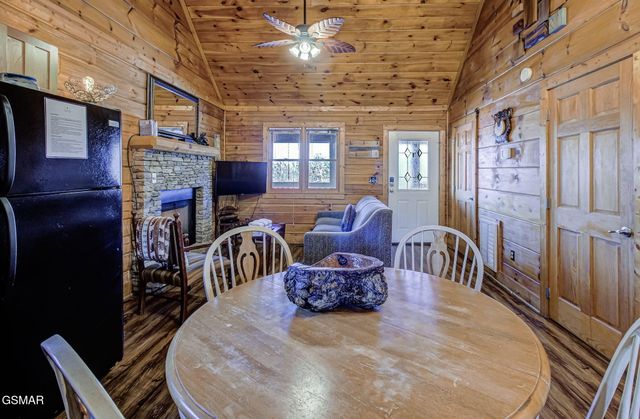 515 Chickasaw Gap Way, Pigeon Forge, TN 37863