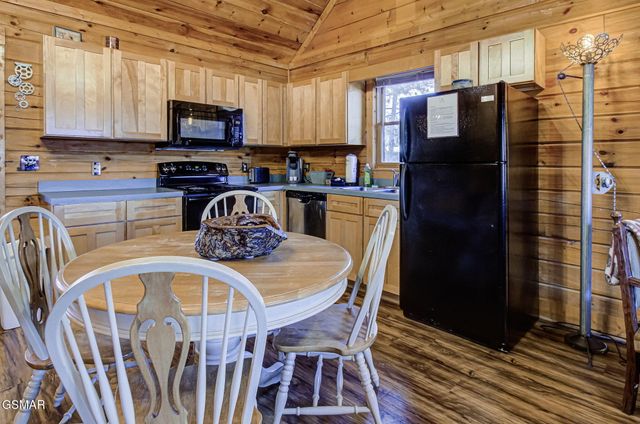 515 Chickasaw Gap Way, Pigeon Forge, TN 37863