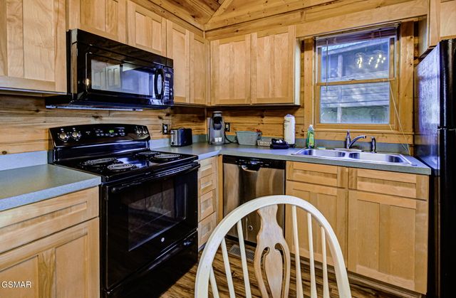 515 Chickasaw Gap Way, Pigeon Forge, TN 37863