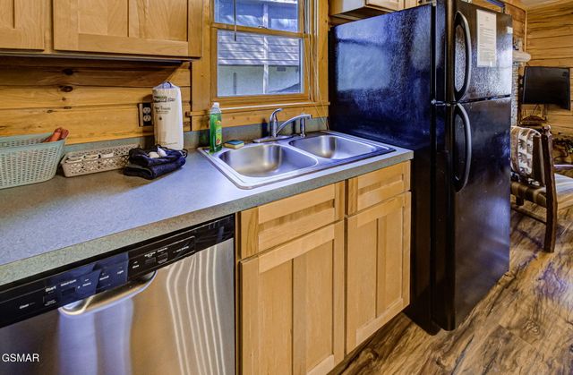 515 Chickasaw Gap Way, Pigeon Forge, TN 37863