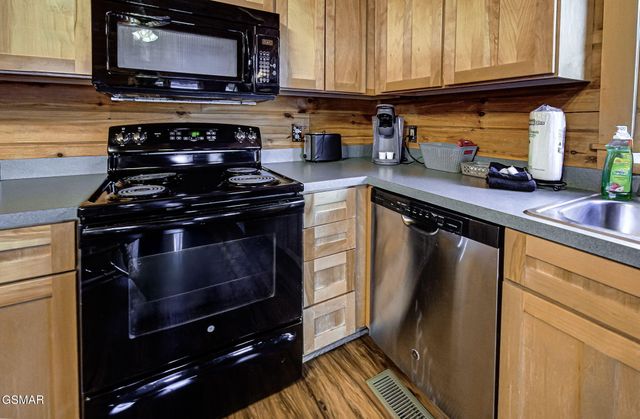 515 Chickasaw Gap Way, Pigeon Forge, TN 37863