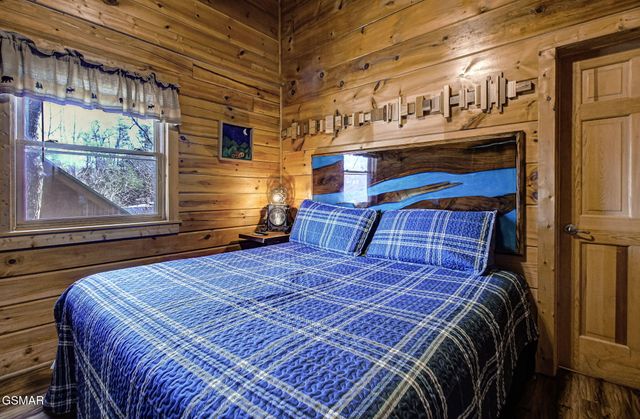 515 Chickasaw Gap Way, Pigeon Forge, TN 37863