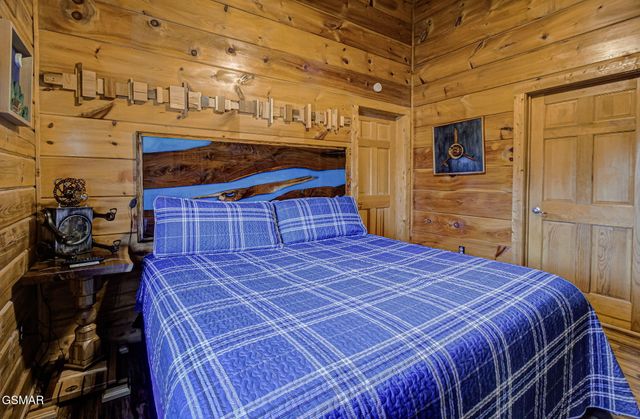 515 Chickasaw Gap Way, Pigeon Forge, TN 37863