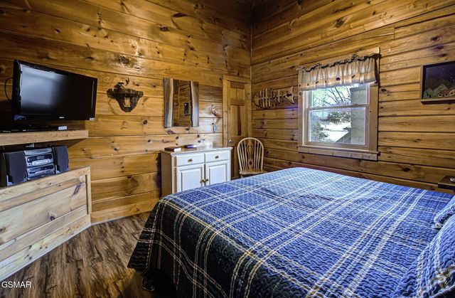 515 Chickasaw Gap Way, Pigeon Forge, TN 37863