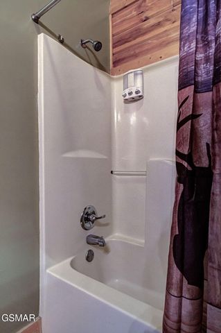 515 Chickasaw Gap Way, Pigeon Forge, TN 37863