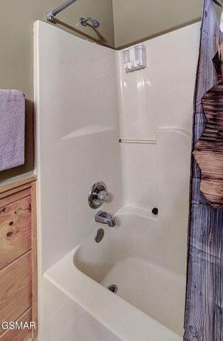 515 Chickasaw Gap Way, Pigeon Forge, TN 37863