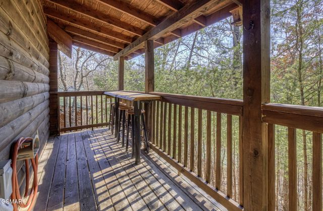 515 Chickasaw Gap Way, Pigeon Forge, TN 37863