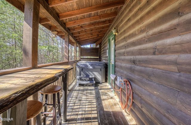 515 Chickasaw Gap Way, Pigeon Forge, TN 37863