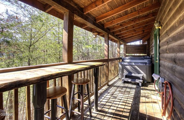 515 Chickasaw Gap Way, Pigeon Forge, TN 37863