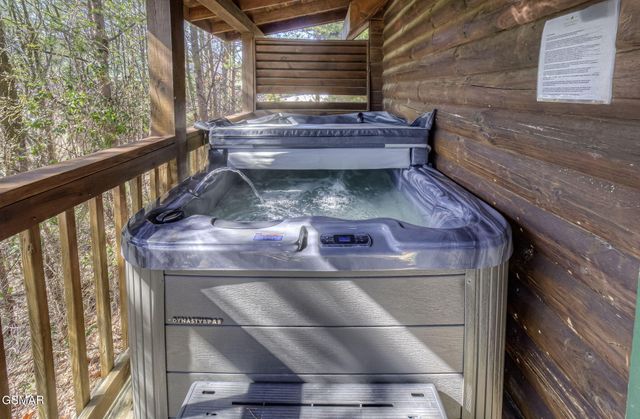 515 Chickasaw Gap Way, Pigeon Forge, TN 37863