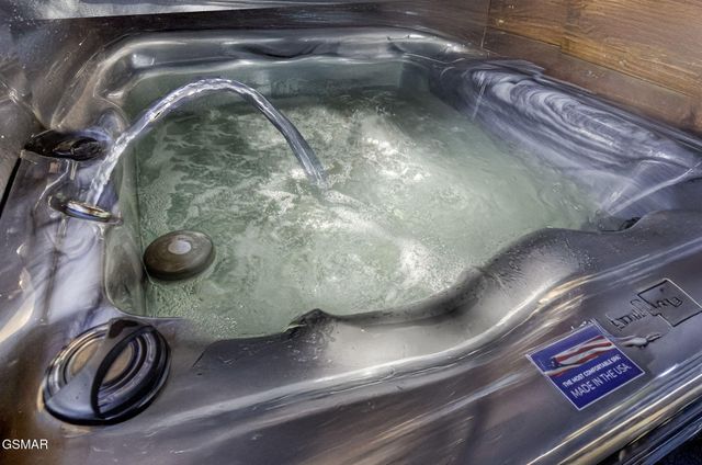 515 Chickasaw Gap Way, Pigeon Forge, TN 37863