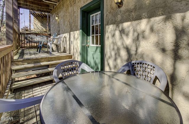 515 Chickasaw Gap Way, Pigeon Forge, TN 37863