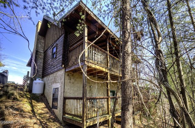 515 Chickasaw Gap Way, Pigeon Forge, TN 37863