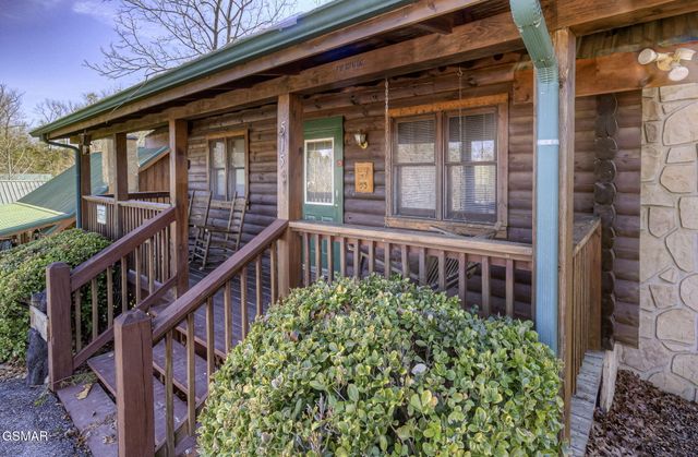 515 Chickasaw Gap Way, Pigeon Forge, TN 37863