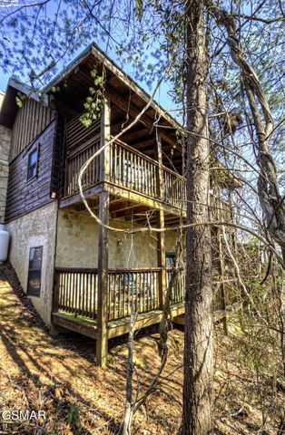 515 Chickasaw Gap Way, Pigeon Forge, TN 37863