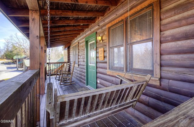 515 Chickasaw Gap Way, Pigeon Forge, TN 37863