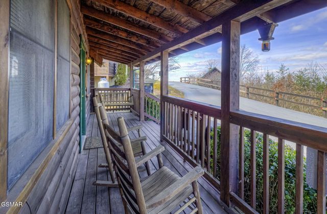 515 Chickasaw Gap Way, Pigeon Forge, TN 37863