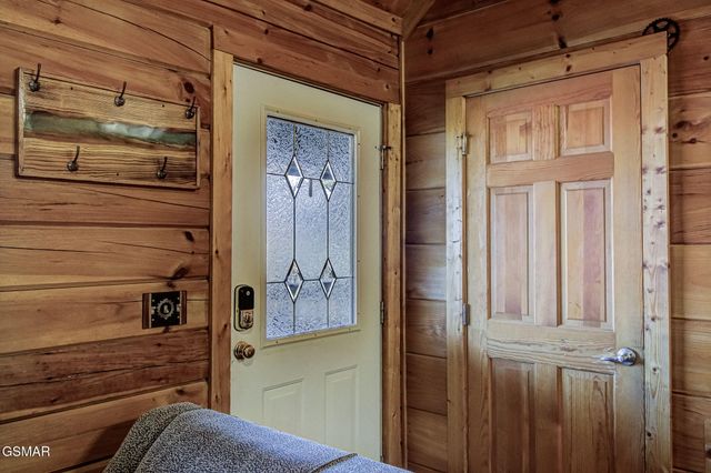 515 Chickasaw Gap Way, Pigeon Forge, TN 37863