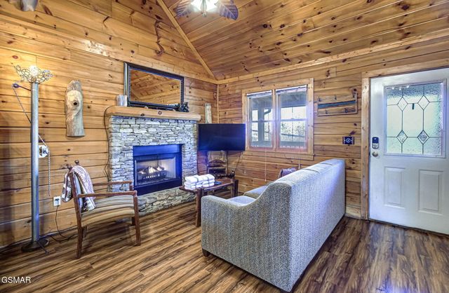 515 Chickasaw Gap Way, Pigeon Forge, TN 37863