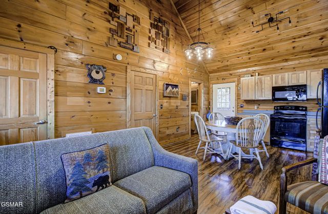 515 Chickasaw Gap Way, Pigeon Forge, TN 37863