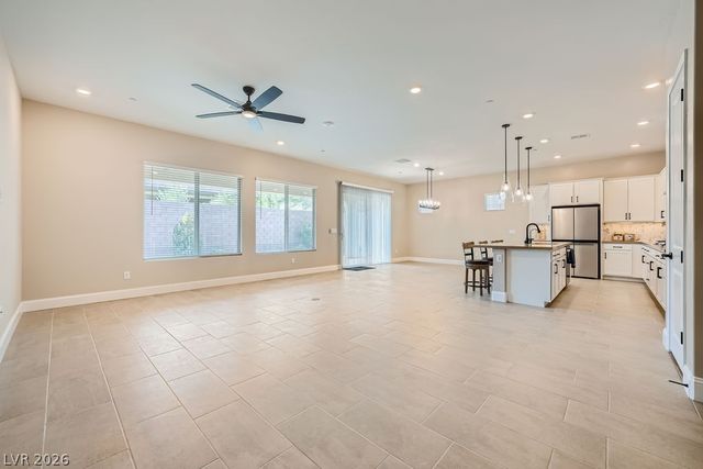 10049 Auburn Rose Avenue, Las Vegas, NV 89143