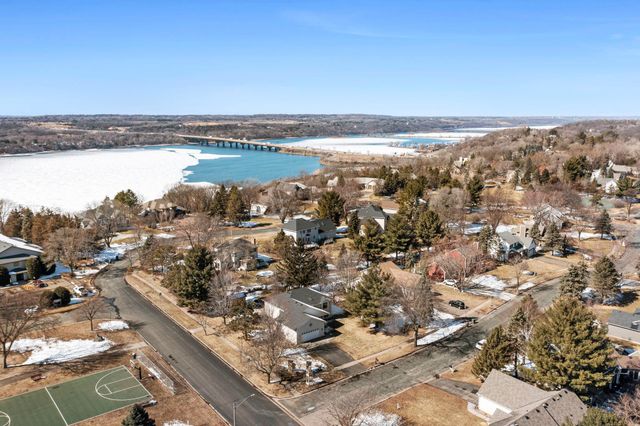 1431 Hazelcrest Drive, Hudson, WI 54016