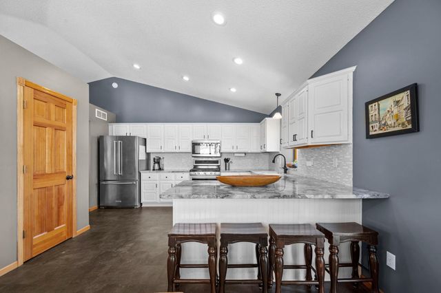 1431 Hazelcrest Drive, Hudson, WI 54016