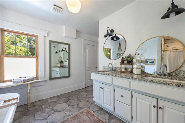 3717 Tracy Avenue, Kansas City, MO 64109