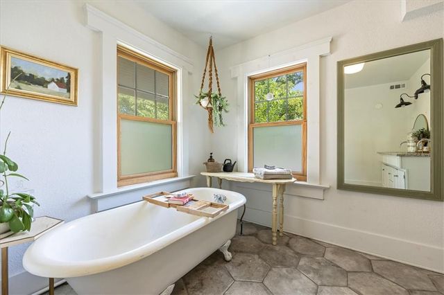 3717 Tracy Avenue, Kansas City, MO 64109