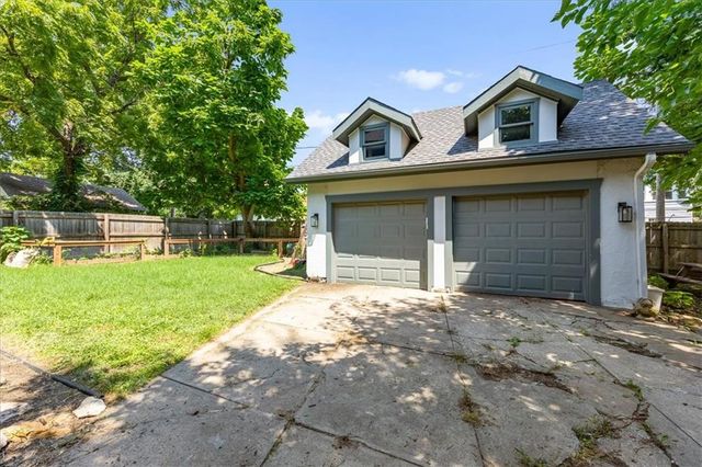 3717 Tracy Avenue, Kansas City, MO 64109