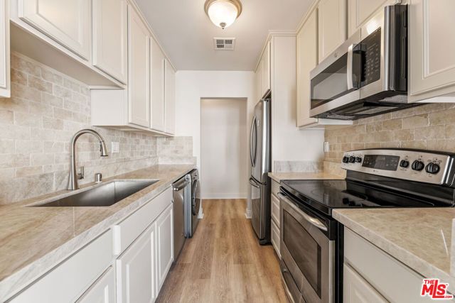 1000 S Westgate Avenue 209, Los Angeles, CA 90049