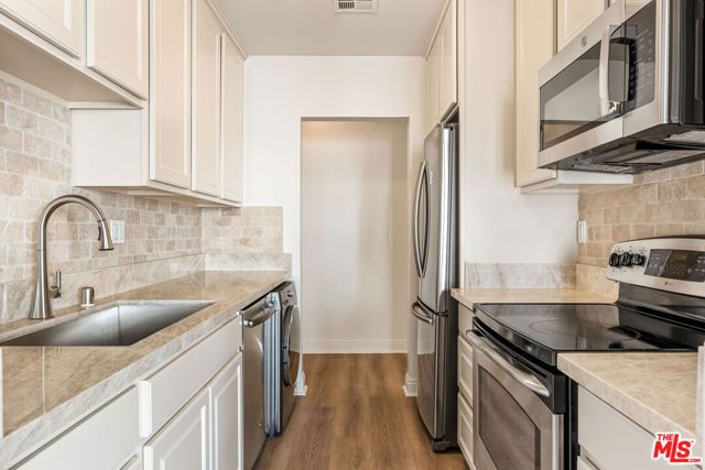 1000 S Westgate Avenue 209, Los Angeles, CA 90049