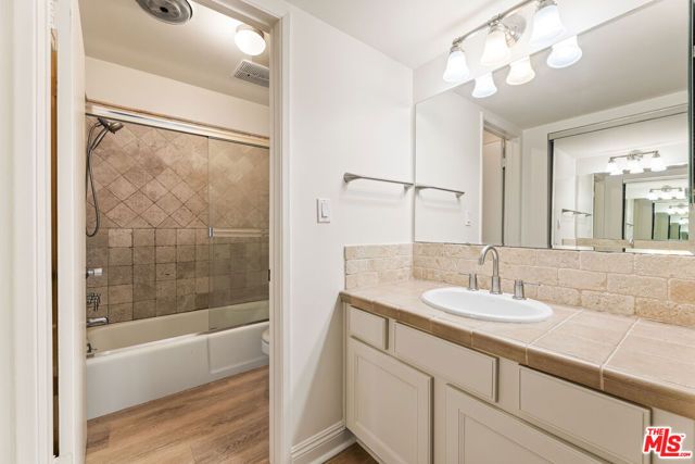 1000 S Westgate Avenue 209, Los Angeles, CA 90049