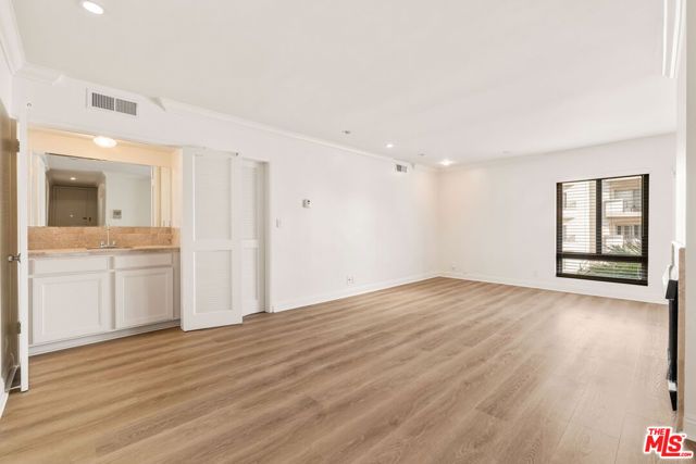 1000 S Westgate Avenue 209, Los Angeles, CA 90049