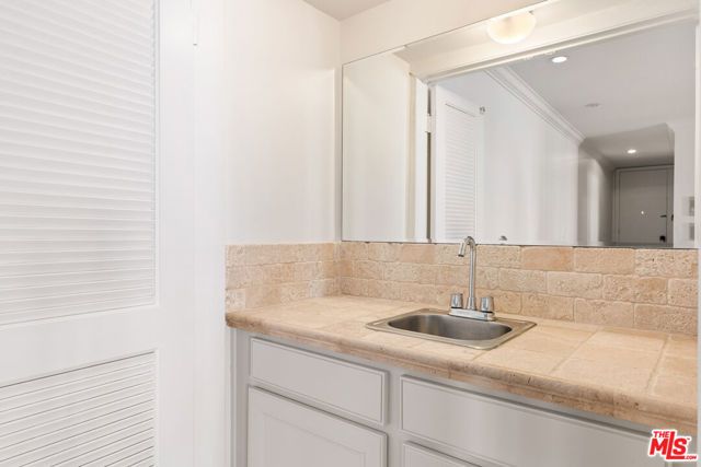 1000 S Westgate Avenue 209, Los Angeles, CA 90049