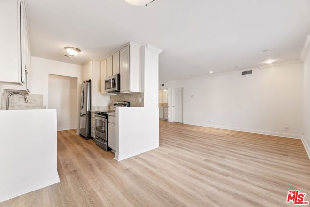 1000 S Westgate Avenue 209, Los Angeles, CA 90049
