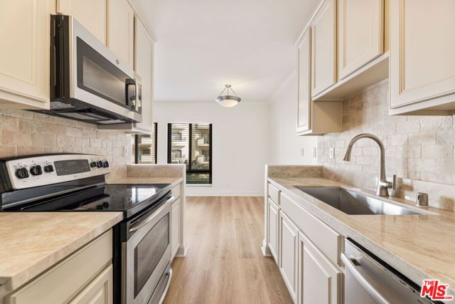 1000 S Westgate Avenue 209, Los Angeles, CA 90049