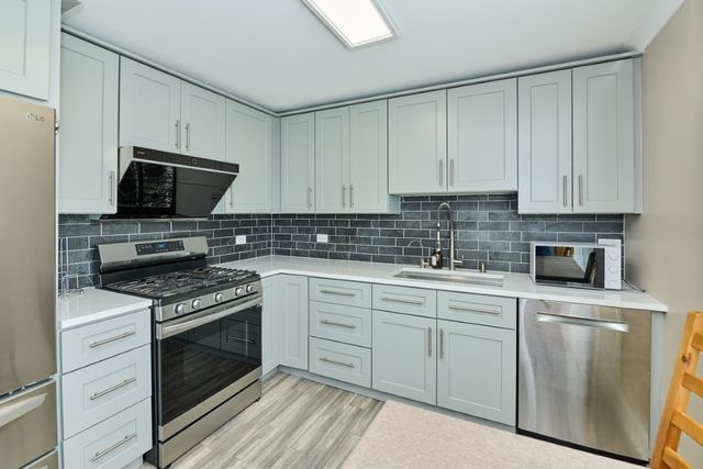 926 N Boxwood Drive B, Mount Prospect, IL 60056